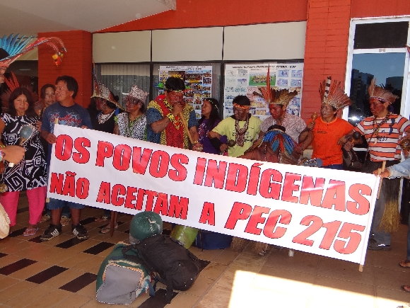 Indígenas ocupam sede da Funai em Brasília e protestam contra PEC 215. Foto: Egon Heck/Cimi 