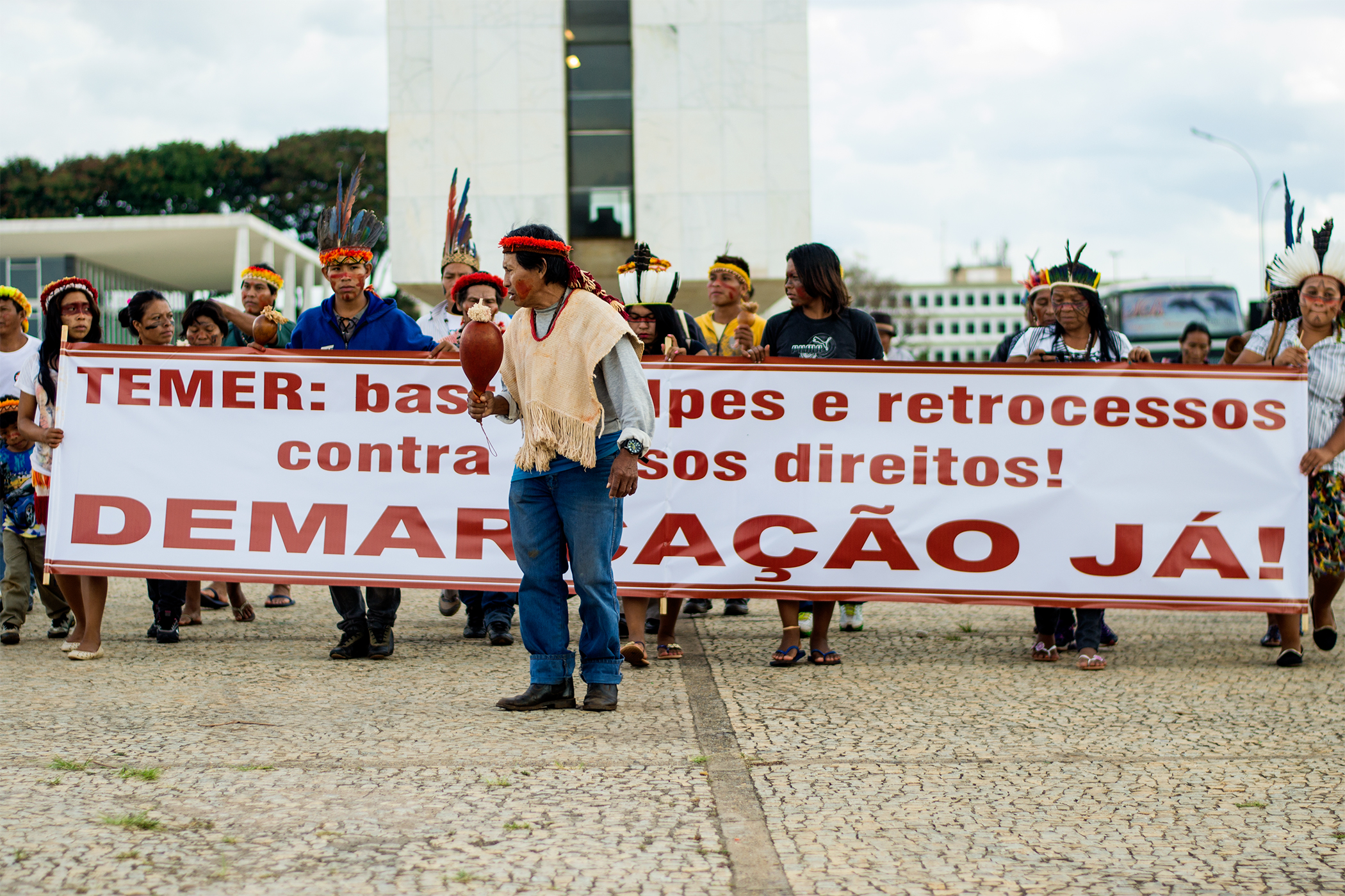 Povo Guarani e Kaiowá na Praça dos Três Poderes. Crédito: Tiago Miotto/Cimi