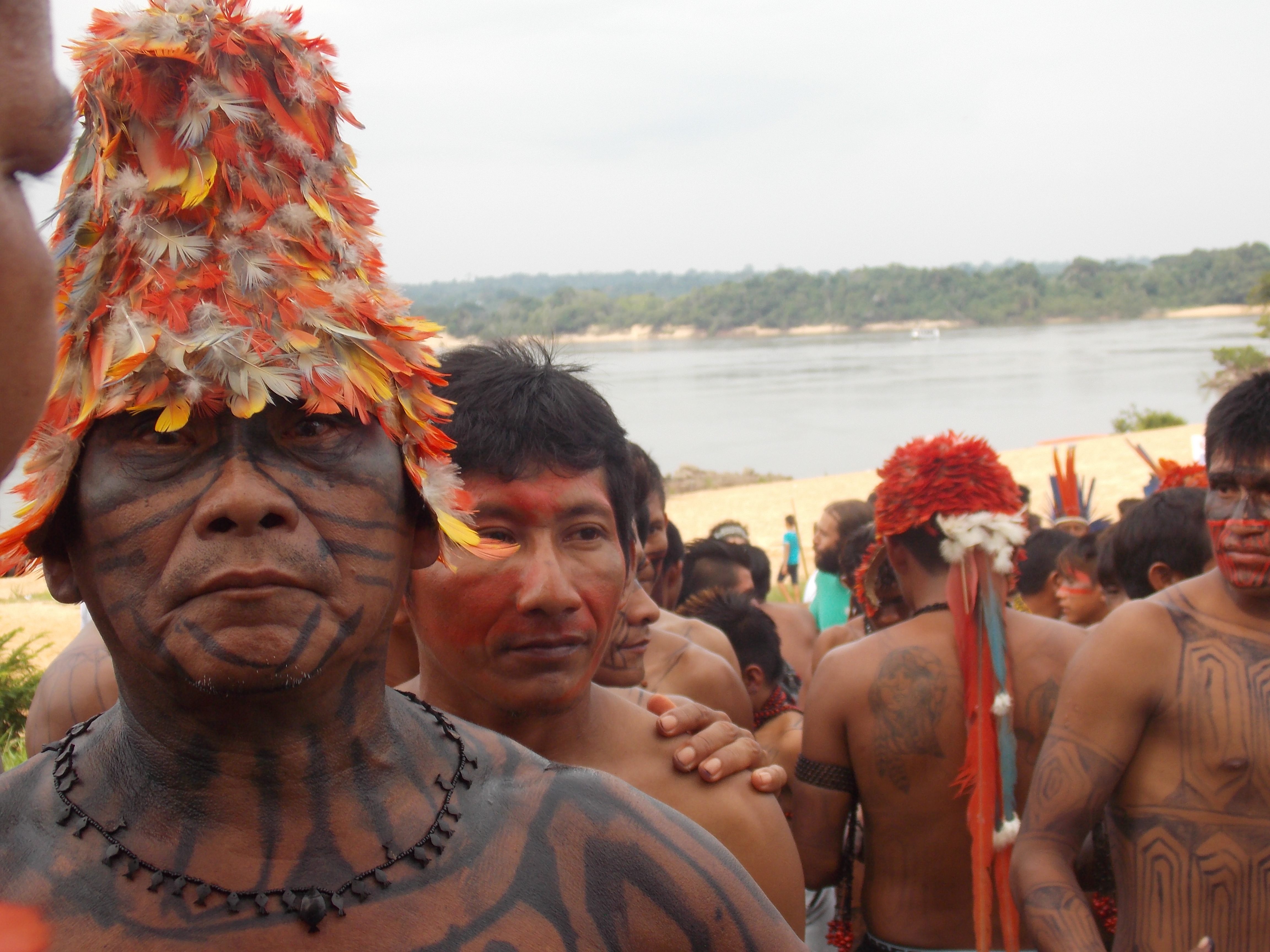 Índios de todas as tribos se unem em abraço à Represa do