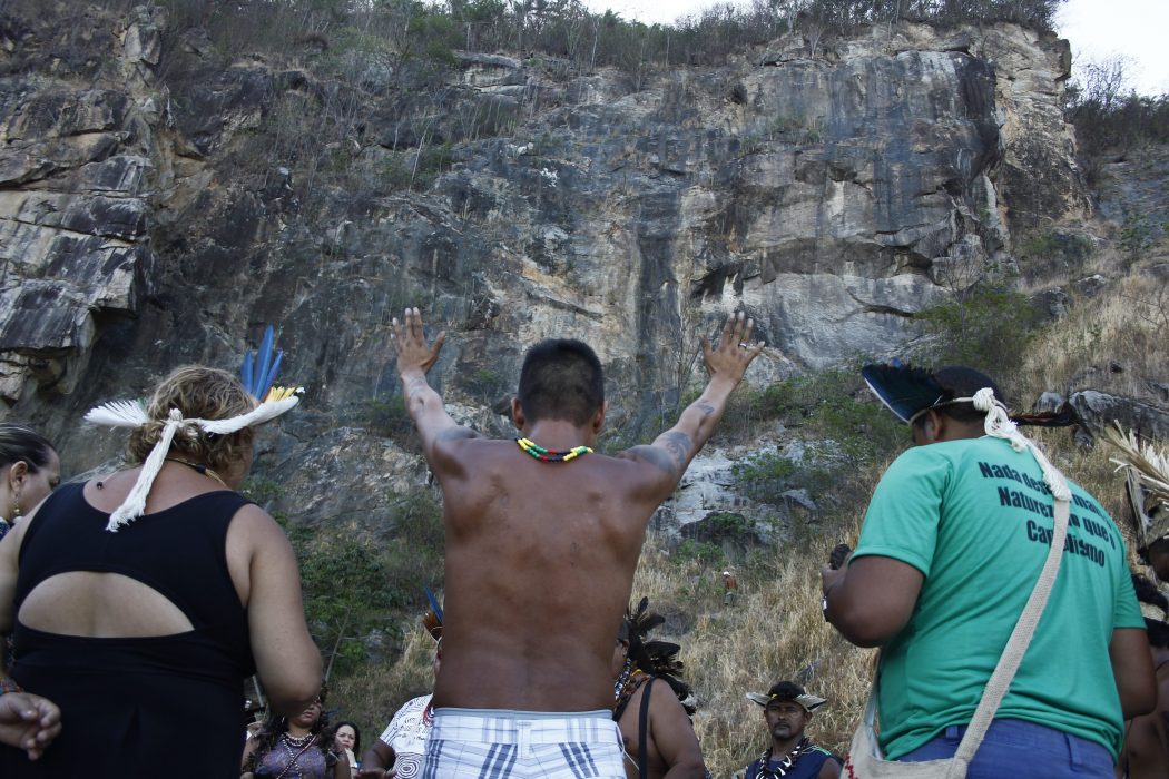 Ritual na aldeia Pedreira da Encantada durante ato público contra o despejo. Fotos: Renato Santana/Cimi