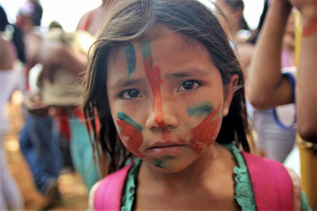 Resultado de imagem para indígenas criança