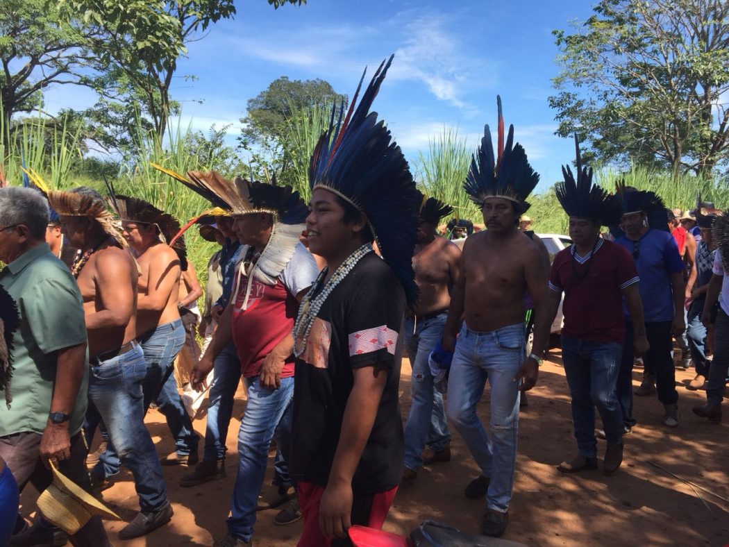 Depois da decisão do STJ, manifestação Terena na TI Buriti reuniu cerca de mil indígenas. Foto: Eder Terena