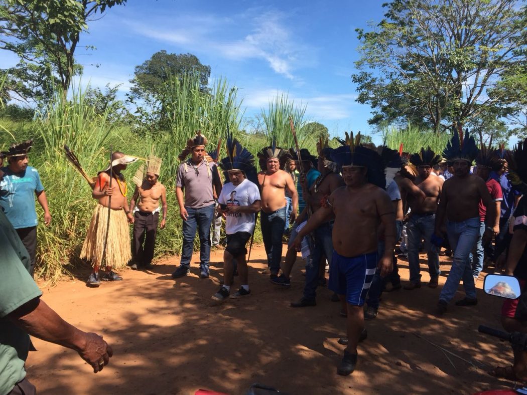 Indígenas das doze aldeias da TI Buriti participaram da manifestação em defesa da demarcação do território. Foto: povo Terena