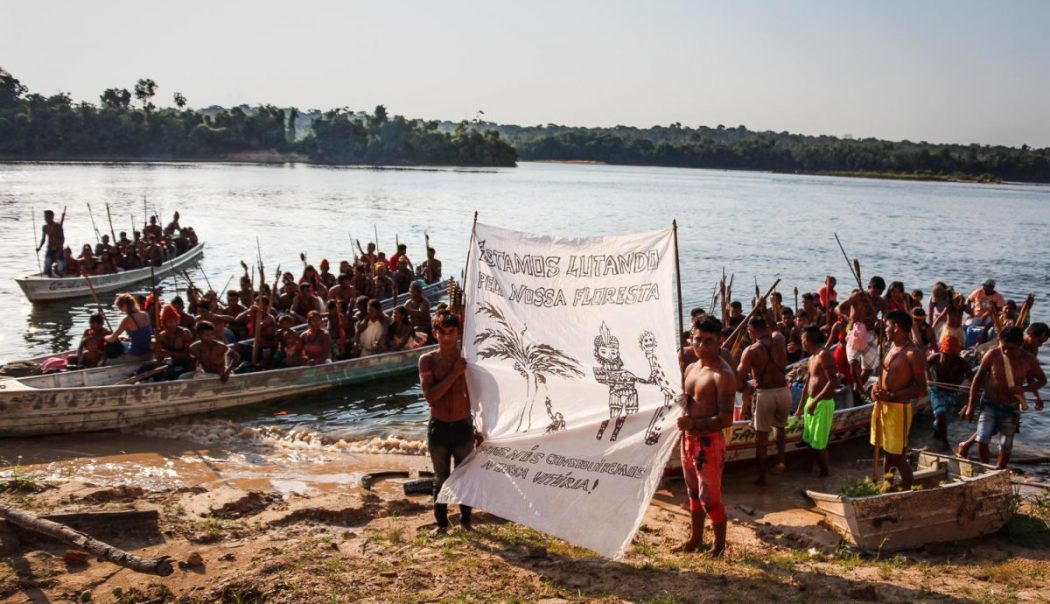 Mulheres Munduruku divulgam nota direto de um garimpo localizado na...