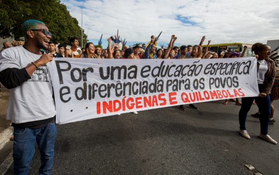 Estudantes indígenas e quilombolas marcham em Brasília. Foto: Tiago Miotto/Cimi