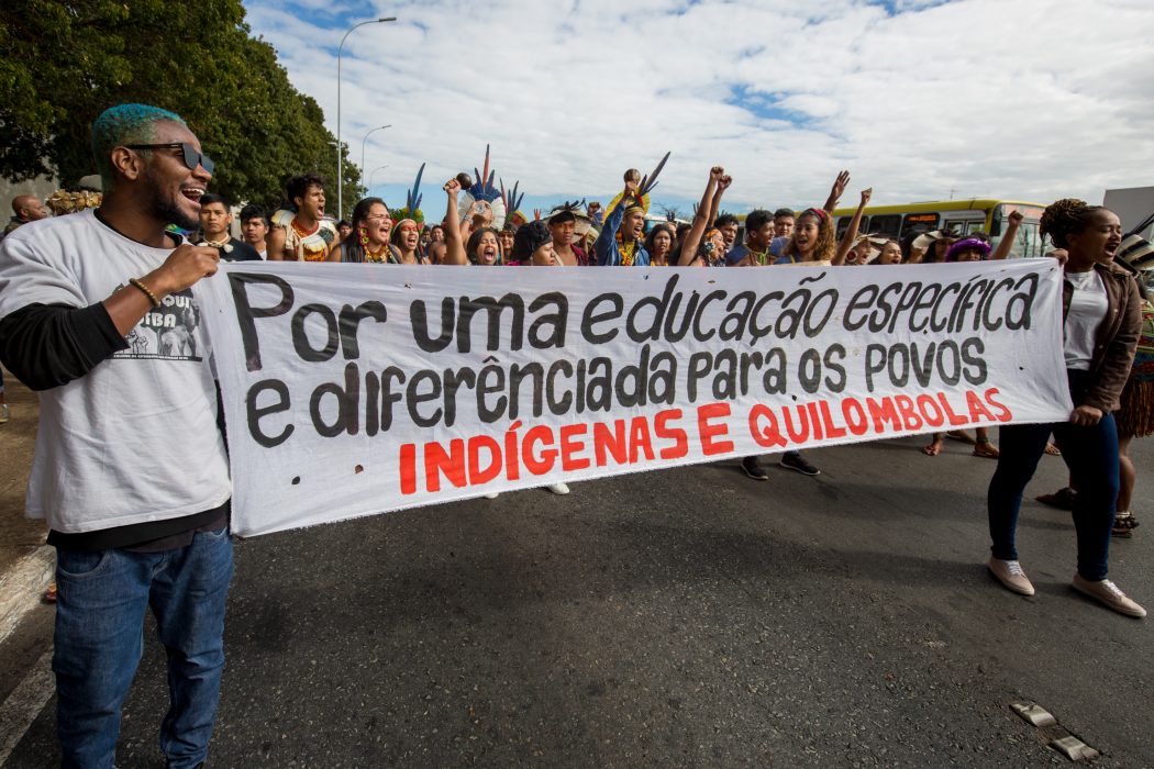 Estudantes indígenas e quilombolas marcham em Brasília. Foto: Tiago Miotto/Cimi