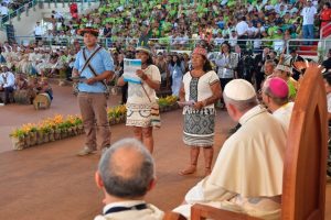 Encontro do Papa Francisco com povos indígenas amazônicos em Puerto Maldonado, no Peru, em janeiro de 2018. Foto: Vatican News
