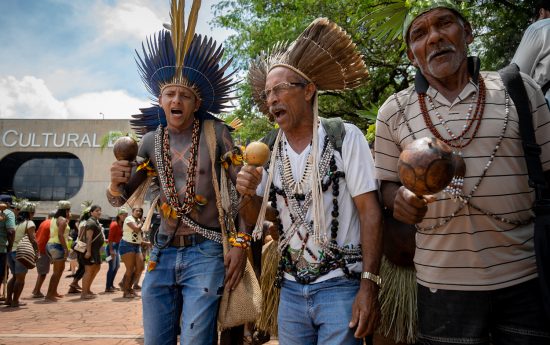 Indígenas do povo Xukuru participaram do ato no CCBB, sede da equipe de transição do governo Jair Bolsonaro. Foto: Tiago Miotto/Cimi
