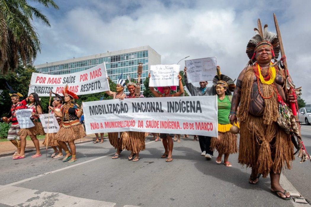 Mobilização dos povos Pataxó, Tupinambá e Pataxó Hã-Hã-Hãe contra a municipalização da saúde indígena, em Brasília. Foto: Tiago Miotto/Cimi