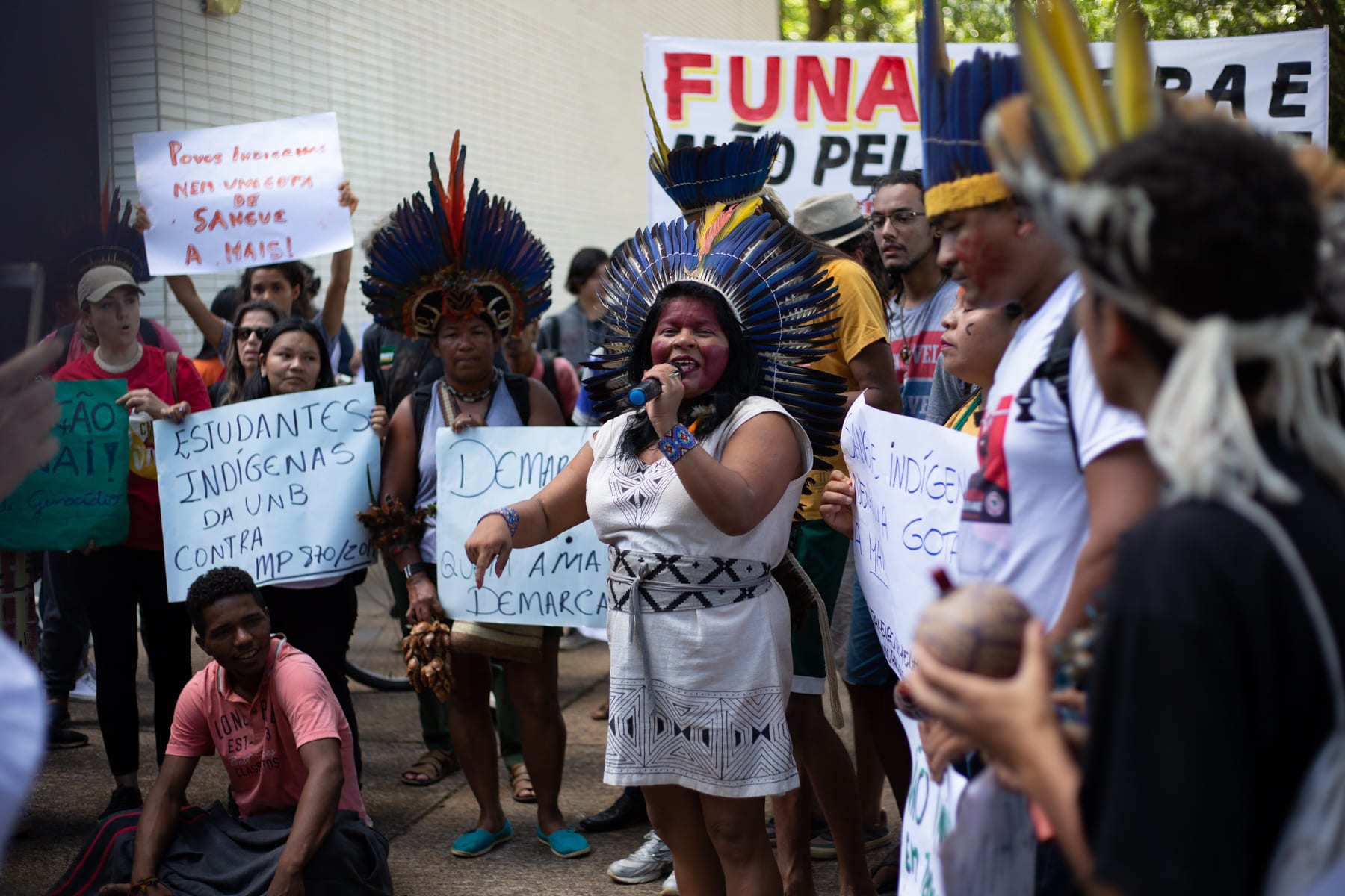 Indígenas reunidos na manifestação do Janeiro Vermelho em Brasília. Foto por Tiago Miotto da Ascom/Cimi