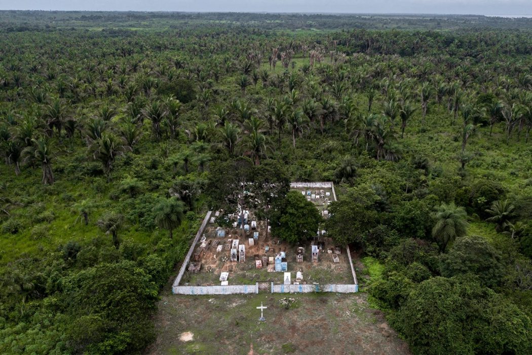 Cemitério na aldeia Taquaritiua, no território Akroá-Gamella. Foto: Ana Mendes/The Intercept Brasil