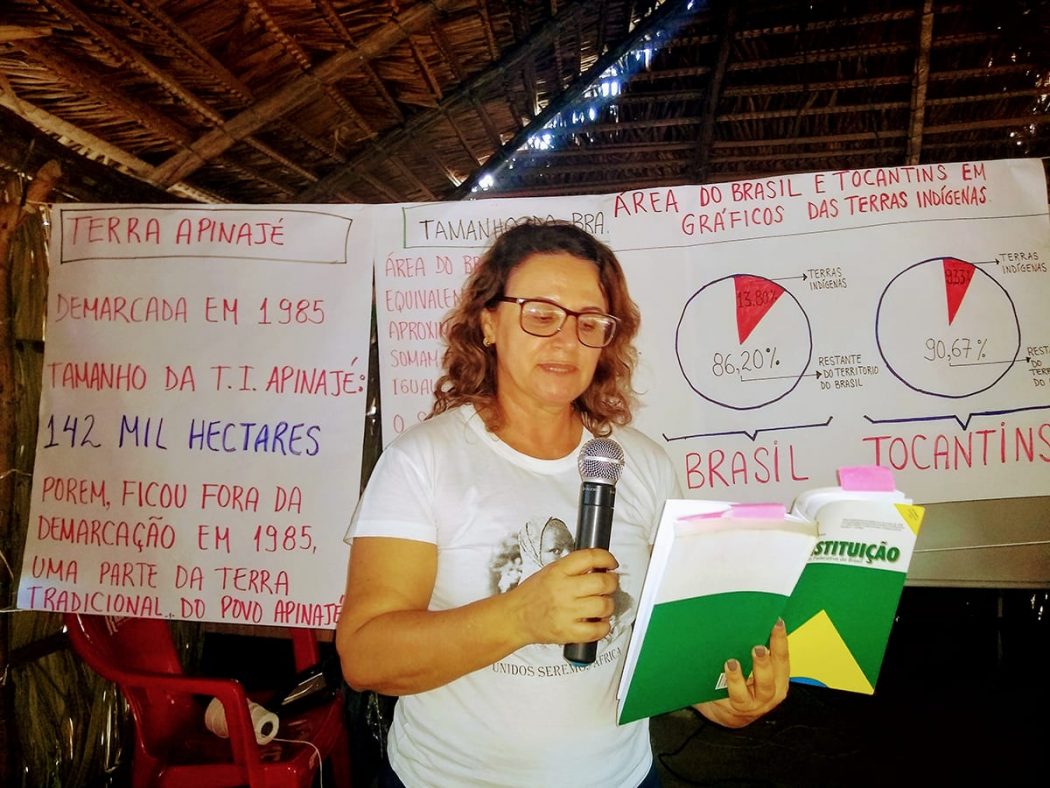 Violaes aos direitos constitucionais dos povos indgenas foram debatidos no encontro na aldeia Serrinha, do povo Apinaj. Foto: Cimi Gois-Tocantins