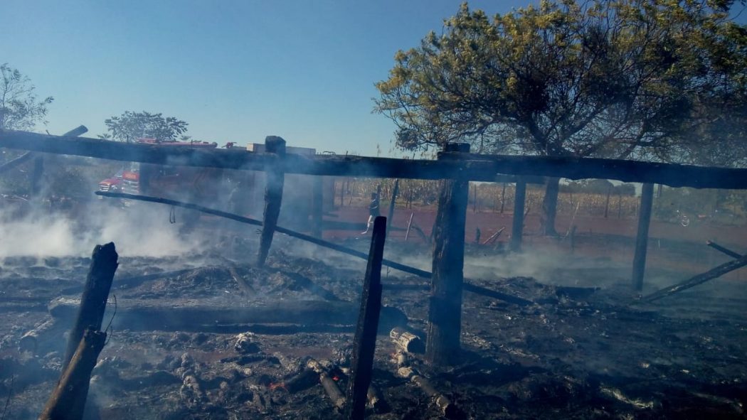 Indígenas denunciam que incêndio da casa de reza foi criminoso. Foto: povo Guarani Kaiowá