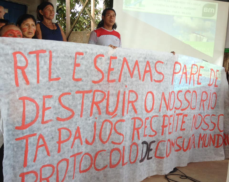 Povo Munduruku, em manifestação pelo respeito ao seu protocolo de Consulta Prévia, Livre e Informada. Foto: Alessandra Korap Munduruku
