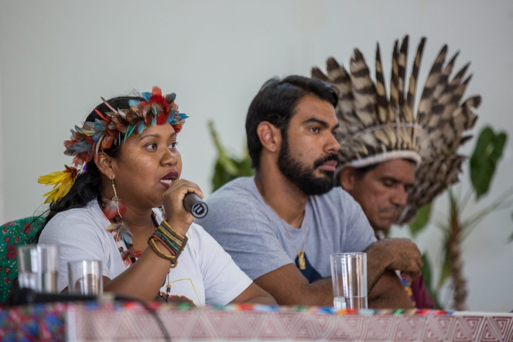 Rosa Guarasugwe, de Rondônia, conta sobre o processo de resistência de seu povo, após anos em silêncio para evitar o extermínio. Foto: Tiago Miotto/Cimi