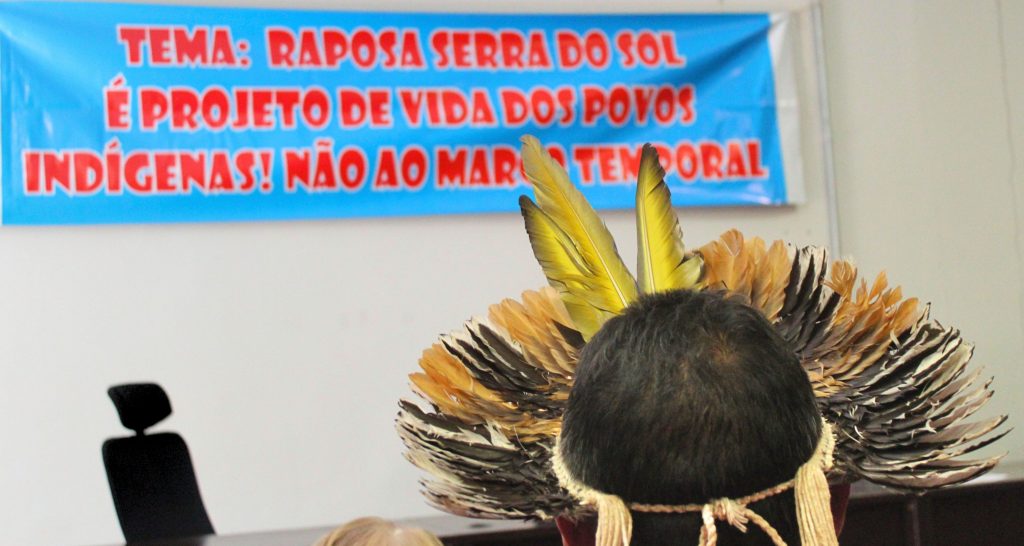 Em Brasília, lideranças indígenas de Roraima entregaram um dossiê atualizado da terra indígena numa jornada de incidências política e manifestações juntos aos órgãos públicos. Foto: Márcia Fernandes/CIR
