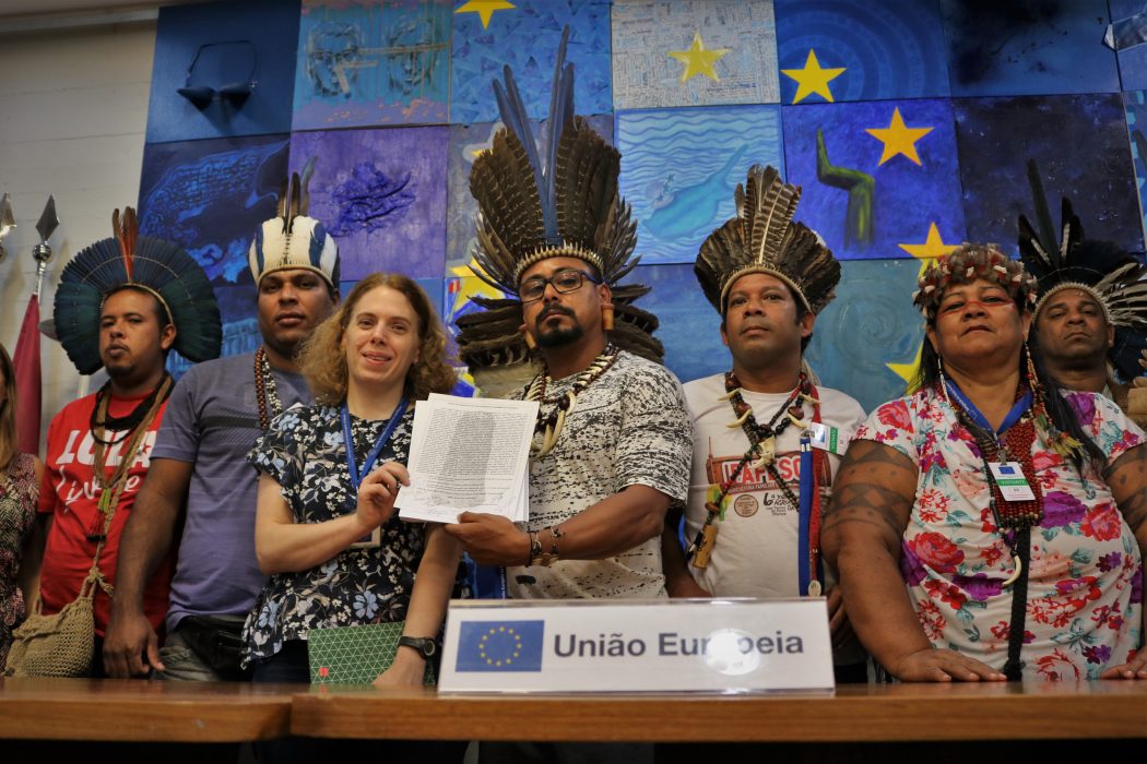 Lideranças Tupinambá de Olivença levam denúncia à Delegação da União Europeia no Brasil. Foto: Adi Spezia/Cimi