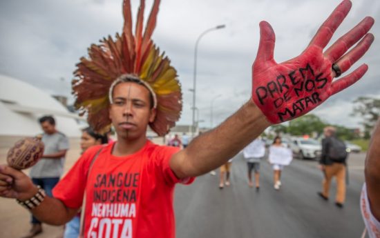 Povos indígenas da região Sul marcharam até a Câmara contra o PL 191/2020. Foto: Tiago Miotto/Cimi