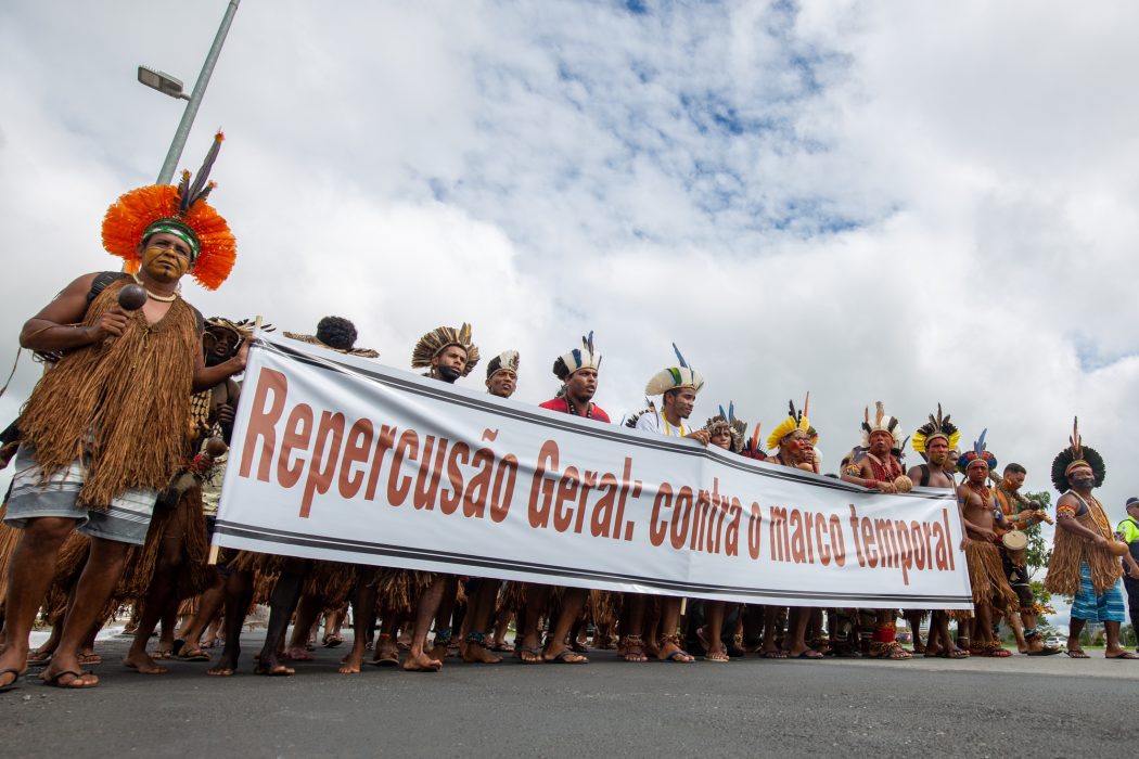 Na marcha, povos indígenas do sul da Bahia também marcaram posição contra tese ruralista do marco temporal. Foto: Tiago Miotto/Cimi