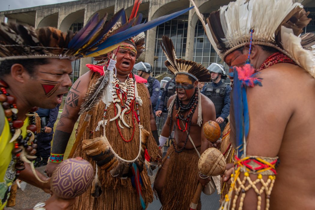 Em março, povos indígenas do sul e extremo sul da Bahia marcharam até o Ministério da Justiça, em Brasília, cobrando a demarcação de suas terras. Foto: Tiago Miotto/Cimi