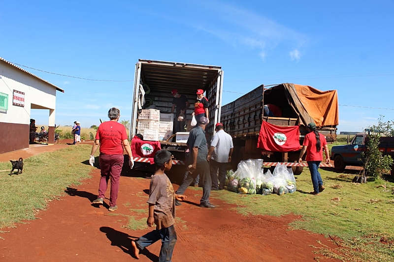 Com a pandemia de covid-19, muitas aldeias em todo o país tem enfrentado escassez de alimentos. Foto: Divulgação/MST