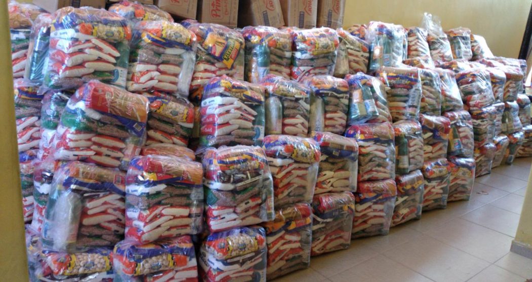 Foram entregues 1.300 cestas básicas e 2.300 kg de alimentos oriundos da agricultura familiar e camponesa. Foto: Regional Leste do Cimi