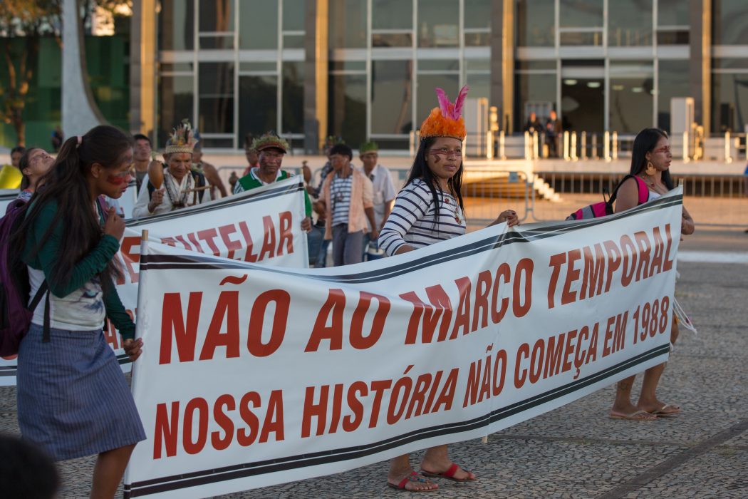 Vigília do povo Guarani Kaiowá em defesa da TI Guiraroka, em frente ao STF. Foto: Tiago Miotto/Cimi