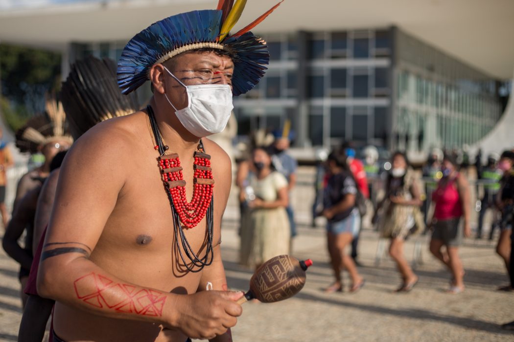 Povos indígenas manifestaram-se em defesa de seus direitos originários em frente ao STF nesta quinta (24). Foto: Tiago Miotto/Cimi