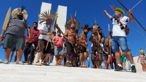Povos indígenas ocupam cúpula do Congresso Nacional em manifestação contra o PL 490