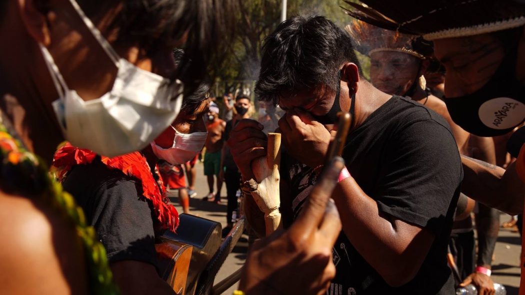 Indígenas sofreram com efeitos da enorme quantidade de gás lacrimogênio e spray de pimenta utilizada pelos policiais. Foto: Andressa Zumpano/Articulação das Pastorais do Campo