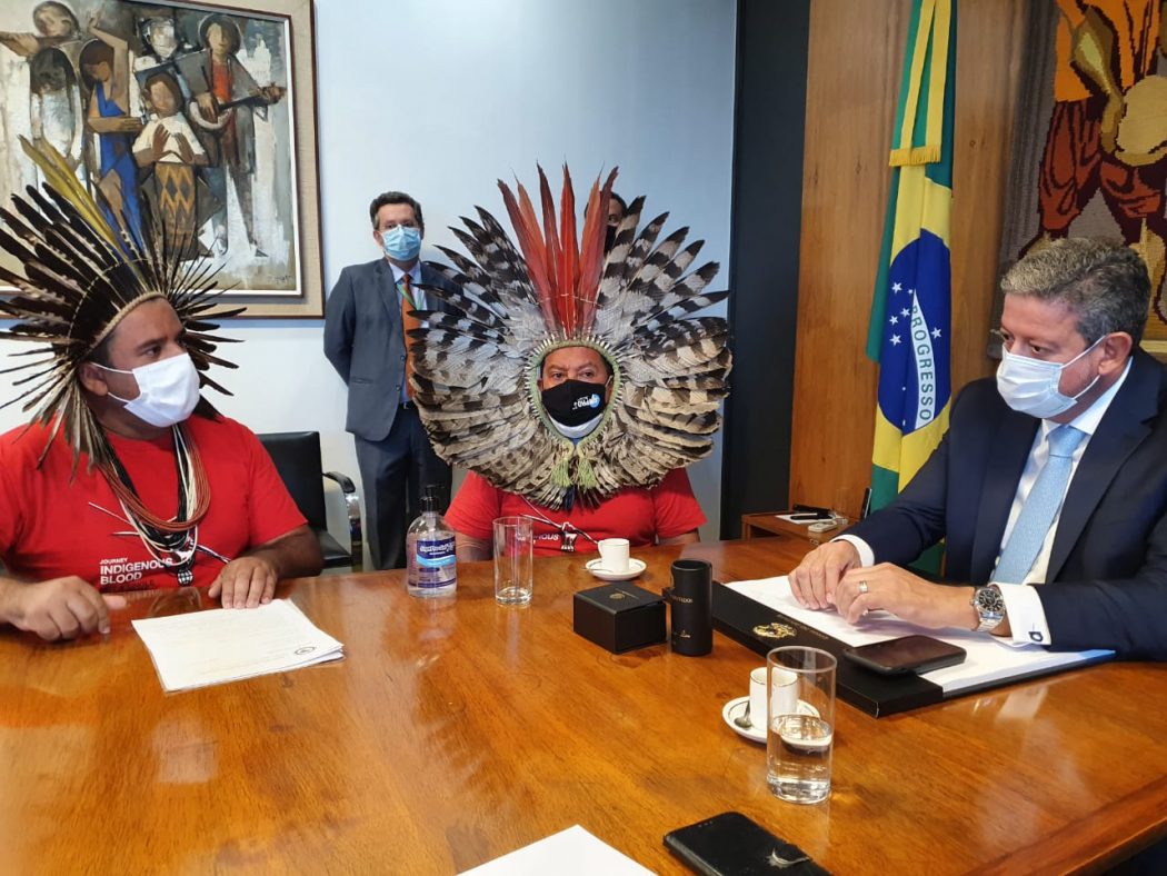 Dinamã Tuxá e Kretã Kaingang participaram da reunião com o presidente da Câmara, Arthur Lira. Foto: Mayra Wapichana/Ascom Joenia Wapichana