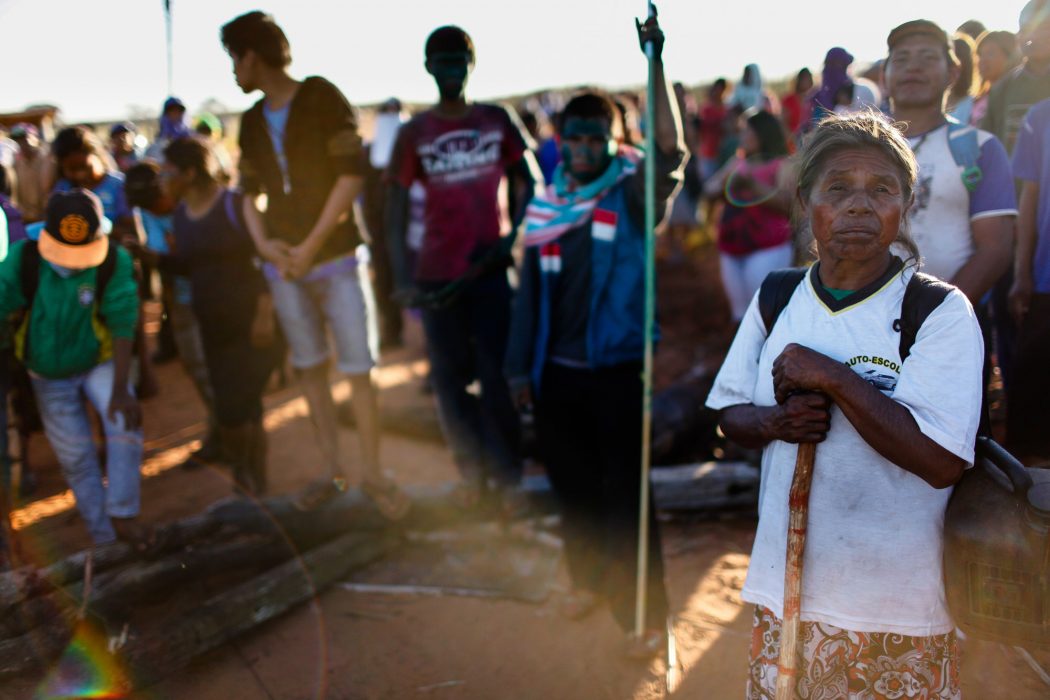 Indígenas Guarani e Kaiowá reunidos após massacre de Caarapó, em 2016, no Mato Grosso do Sul. Foto: Ruy Sposati/Cimi