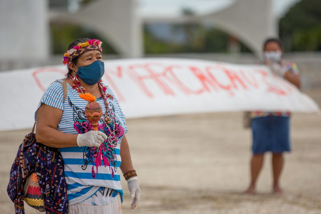 Manifestação dos povos indígenas em defesa de seus direitos constitucionais, em Brasília, no dia 19 de abril de 2021. Foto: Tiago Miotto/Cimi