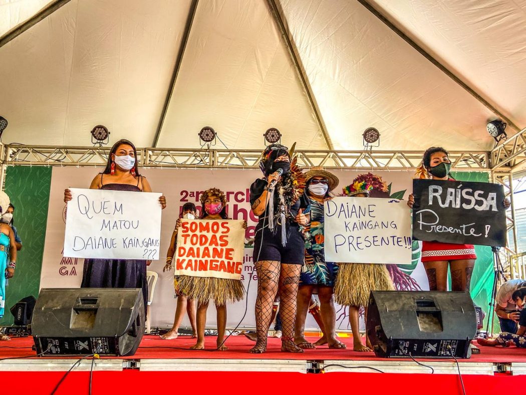Segundo dia II Marcha Nacional das Mulheres Indígenas foi marcado por ritual em memória às meninas indígenas Raissa Guarani Kaiowá e Daiane Kaingang, violentadas e mortas neste ano. Foto: Rede de Comunicadores da Coiab