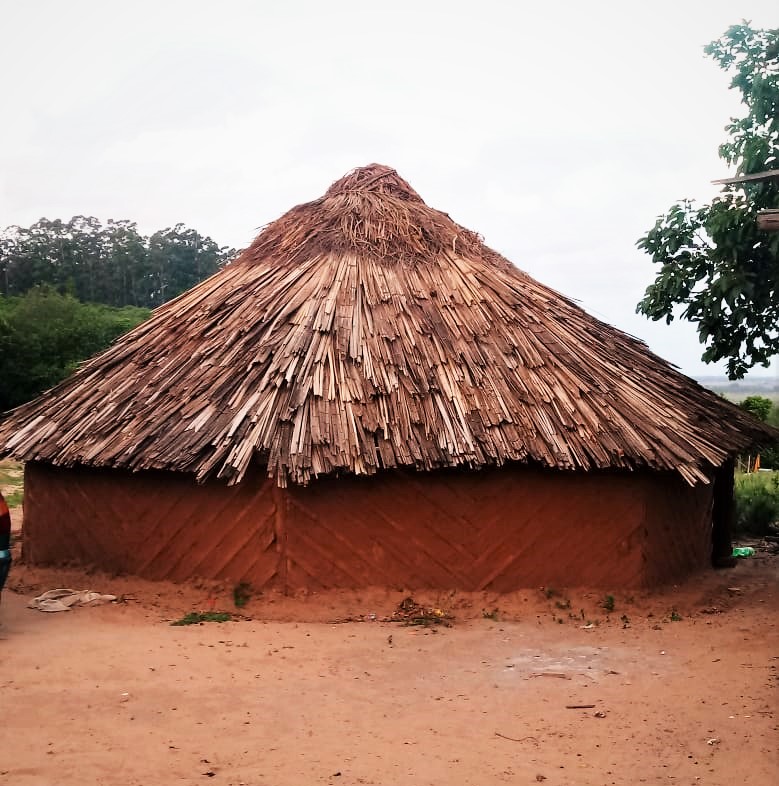 Casa de Reza dos Mbya Guarani incendiada na aldeia Pindó Mirim, Terra Indígena Itapuã. Foto: Darlan Gutieres / MPA