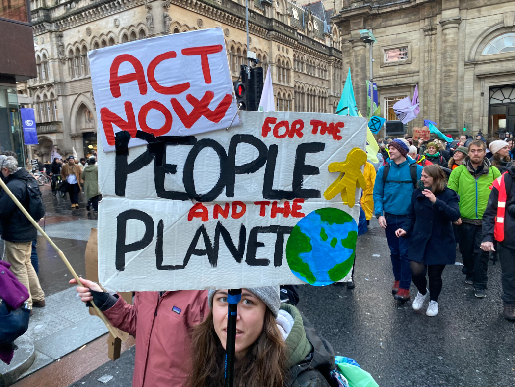Manifestação em Glasgow, Reino Unido, durante a COP26. Foto: Guilherme Cavalli / Coordenador da Campanha de Desinvestimento em Mineração