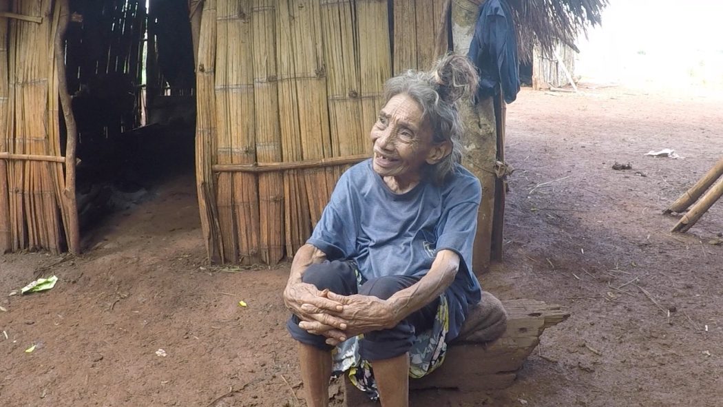 A nhandecy Josefa Vilhalva, liderança e rezadora do tekoha Guaiviry, fez sua passagem no dia 16 de janeiro de 2022, aos 84 anos. Foto: arquivo da comunidade Guaiviry