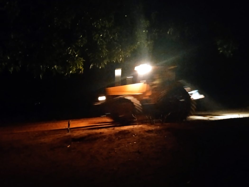 Na noite deste sábado (21), veículos de fazendeiros circularam ao redor das casas da comunidade, ameaçando, efetuando disparos de armas de fogo e ordenando a saída das famílias indígenas. Foto: comunidade do Yvy Katu