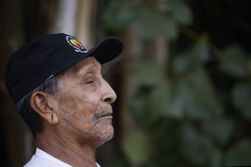 Aripã, ancião Karipuna, durante viagem a Brasília para denunciar situação de seu território, em setembro de 2022. Foto: Adriano Machado/Greenpeace