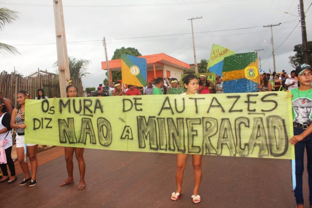 Povo Mura em manifestação contra a mineração em Terras Indígenas, em Autazes (AM). Foto: J. Rosha /Cimi Norte I