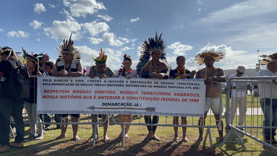 Registro da mobilização indígena próximo ao Supremo Tribunal Federal, no dia 7 de julho de 2023. Foto: Hellen Loures/Cimi