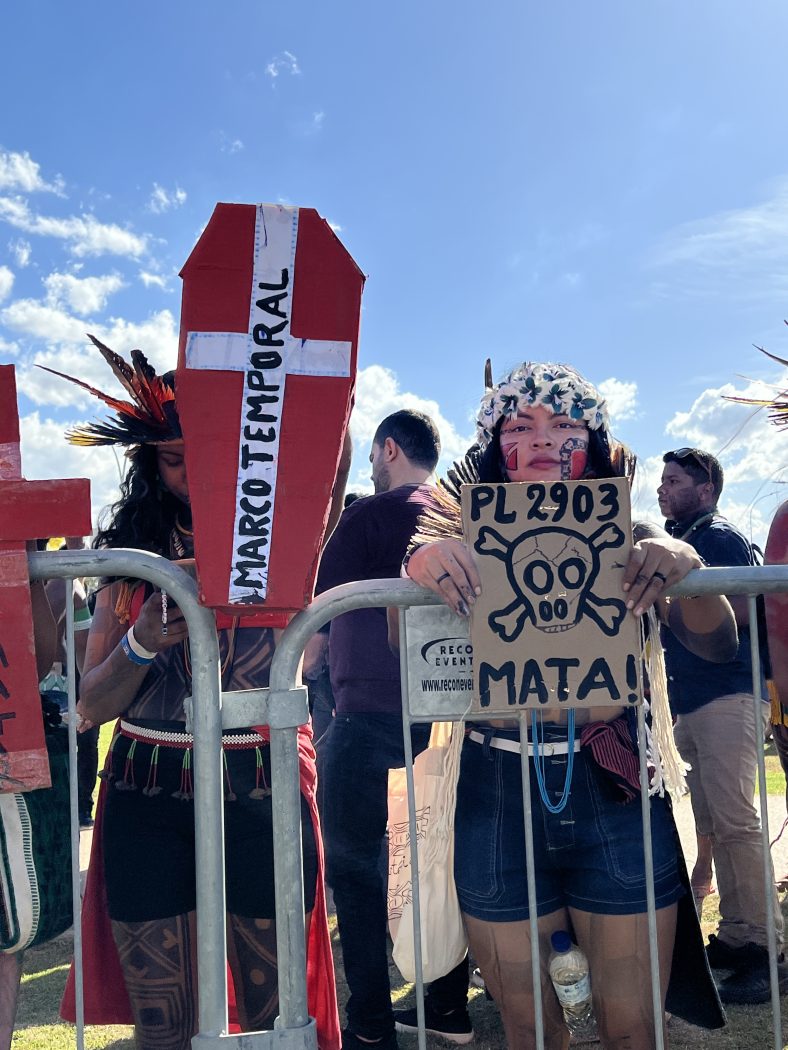Manifestação dos povos indígenas contra o marco temporal em Brasília (DF), em junho de 2023. Foto: Hellen Loures/Cimi