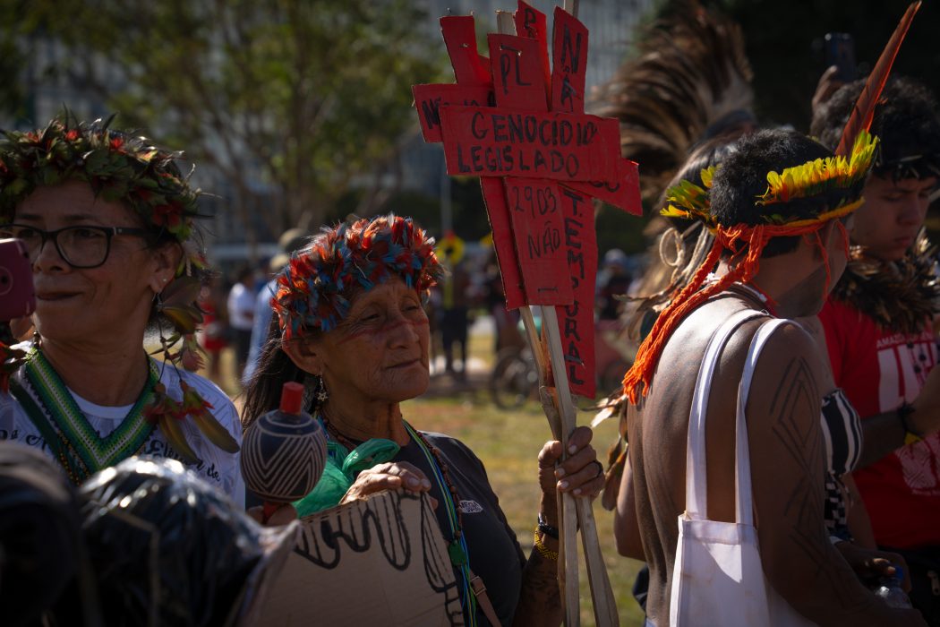 Manifestação dos povos indígenas contra o marco temporal em Brasília (DF), em junho de 2023. Foto: Verônica Holanda/Cimi