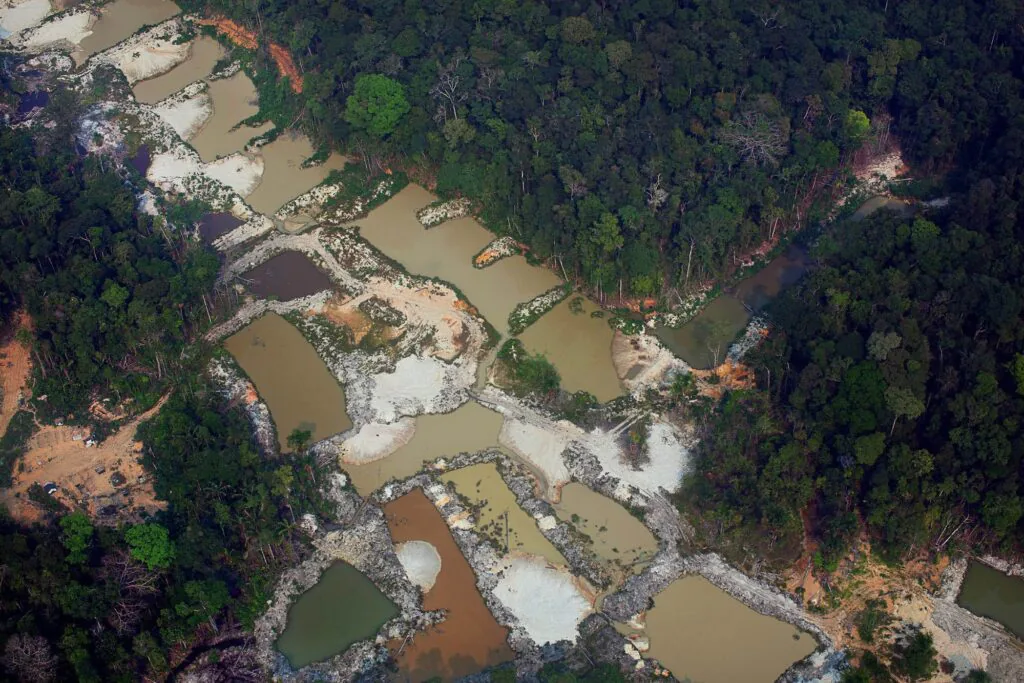 Nesta foto, garimpo ilegal na Terra Indígena Munduruku, município de Jacareacanga. Foto: Marizilda Cruppe | Amazônia Real