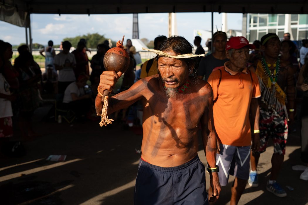 Lideranças do povo Krahô, do Tocantins, fizeram parte do grupo de cerca de 600 indígenas que se mobilizaram em Brasília para acompanhar julgamento do STF sobre o marco temporal. Foto: Marina Oliveira/Cimi