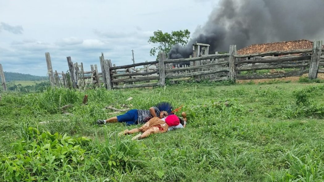 Os indígenas acusam os fazendeiros e a Polícia Militar da Bahia pelo assassinato. Crédito: povo Pataxó Hã-Hã-Hãe