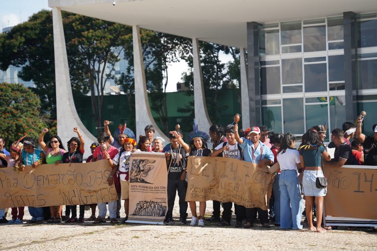 “Não há lei que nos impedirá de reivindicar os nossos direitos”, afirmam indígenas em Brasília contra Lei do Marco Temporal