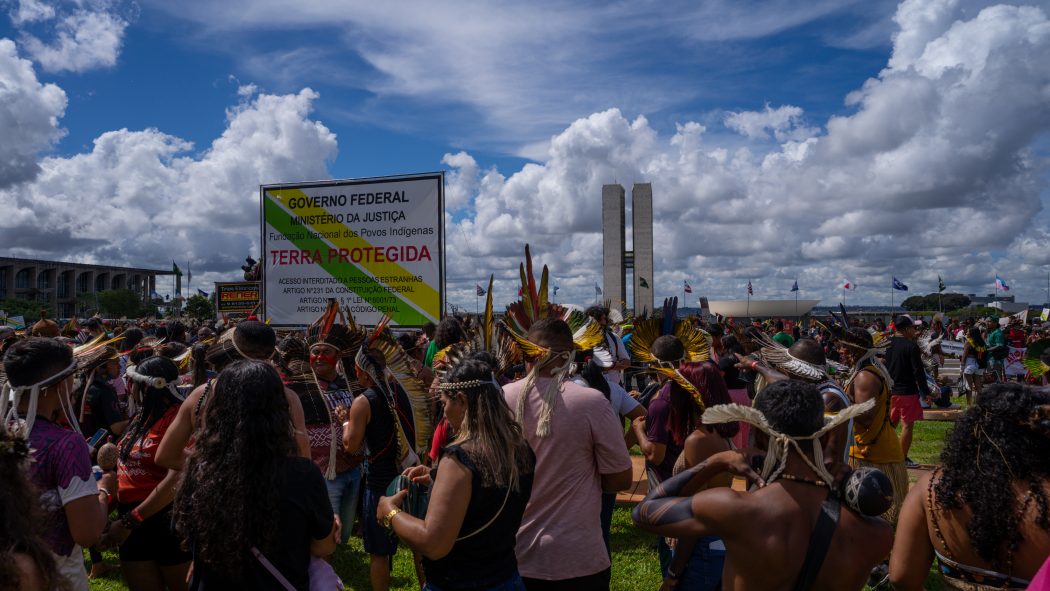 O segundo dia do 20º Acampamento Terra Livre (ATL) foi marcado pela marcha “Emergência Indígena: Nossos Direitos não se negociam”. Foto: Verônica Holanda/Cimi