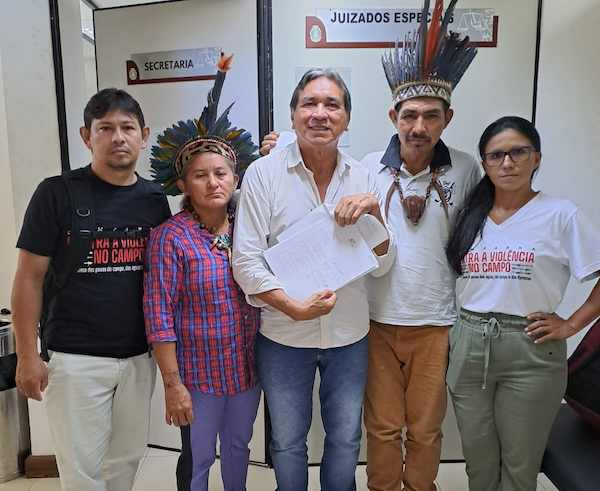 Cacique e vice-cacique no Amazonas são perseguidos por defenderem direitos...