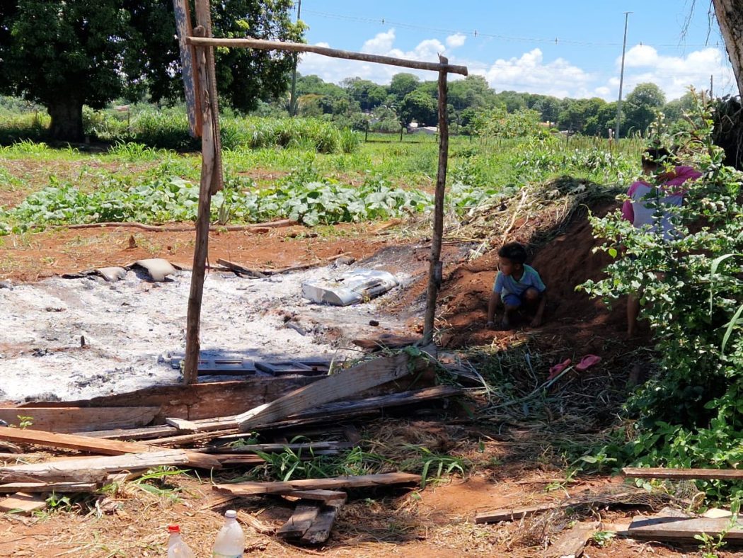 Apesar da violência até o momento não há registros de feridos, porém as famílias estão sem nenhum tipo de abrigo, alimentos e até mesmo água potável para beber. Crédito: Cimi Regional Sul